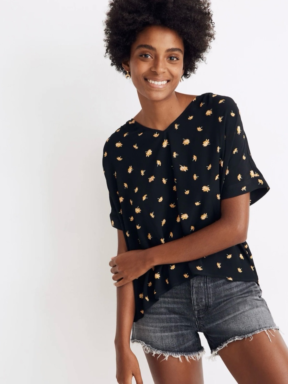 Madewell Drapey V-Neck Button-Back Top in French Daisies Black Gold Small